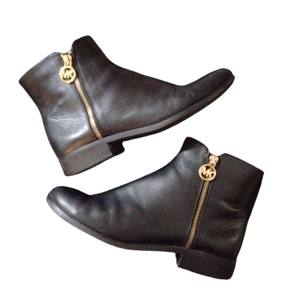 Michael Kors Lainey Black Flat Bootie Women's Black Ankle Boot Size 9 M - Picture 1 of 10